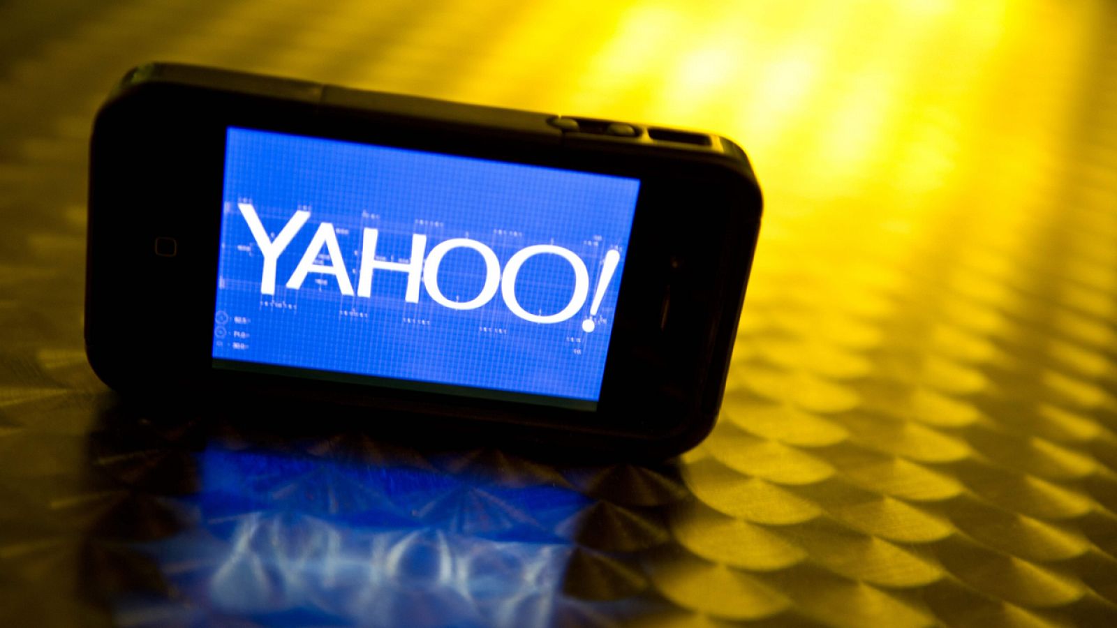 El logo de Yahoo reproducido en un smartphone (imagen de archivo)