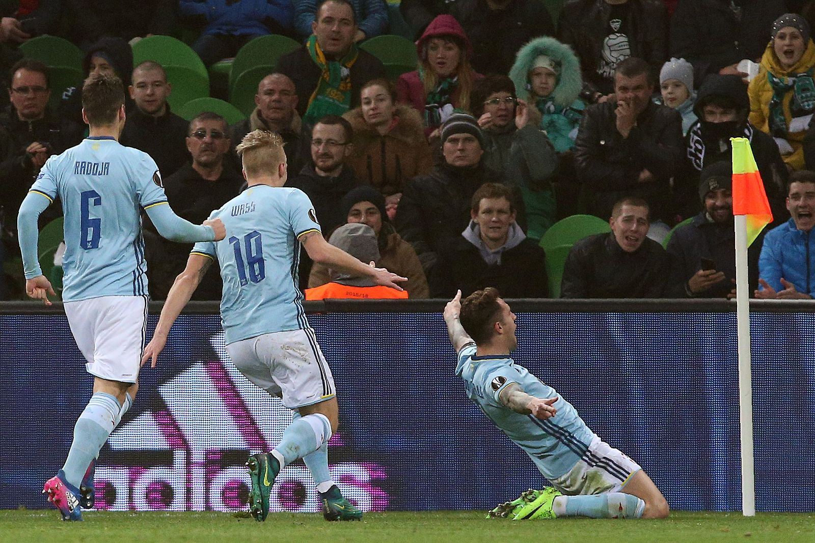 Los jugadores del Celta celebran el primer gol en Krasnodar