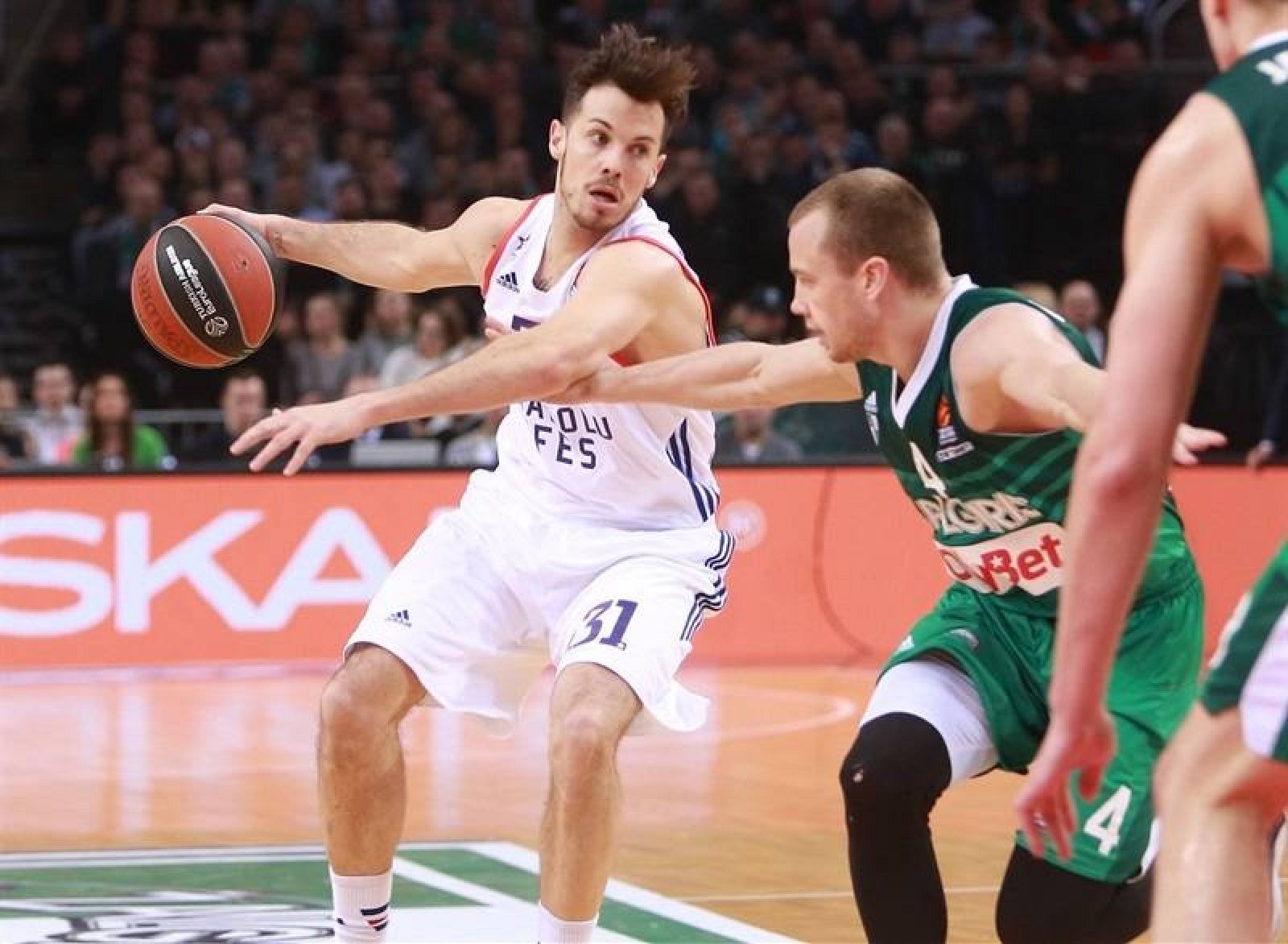 El Efes ha dejado sin opciones al Barcelona en Kaunas.