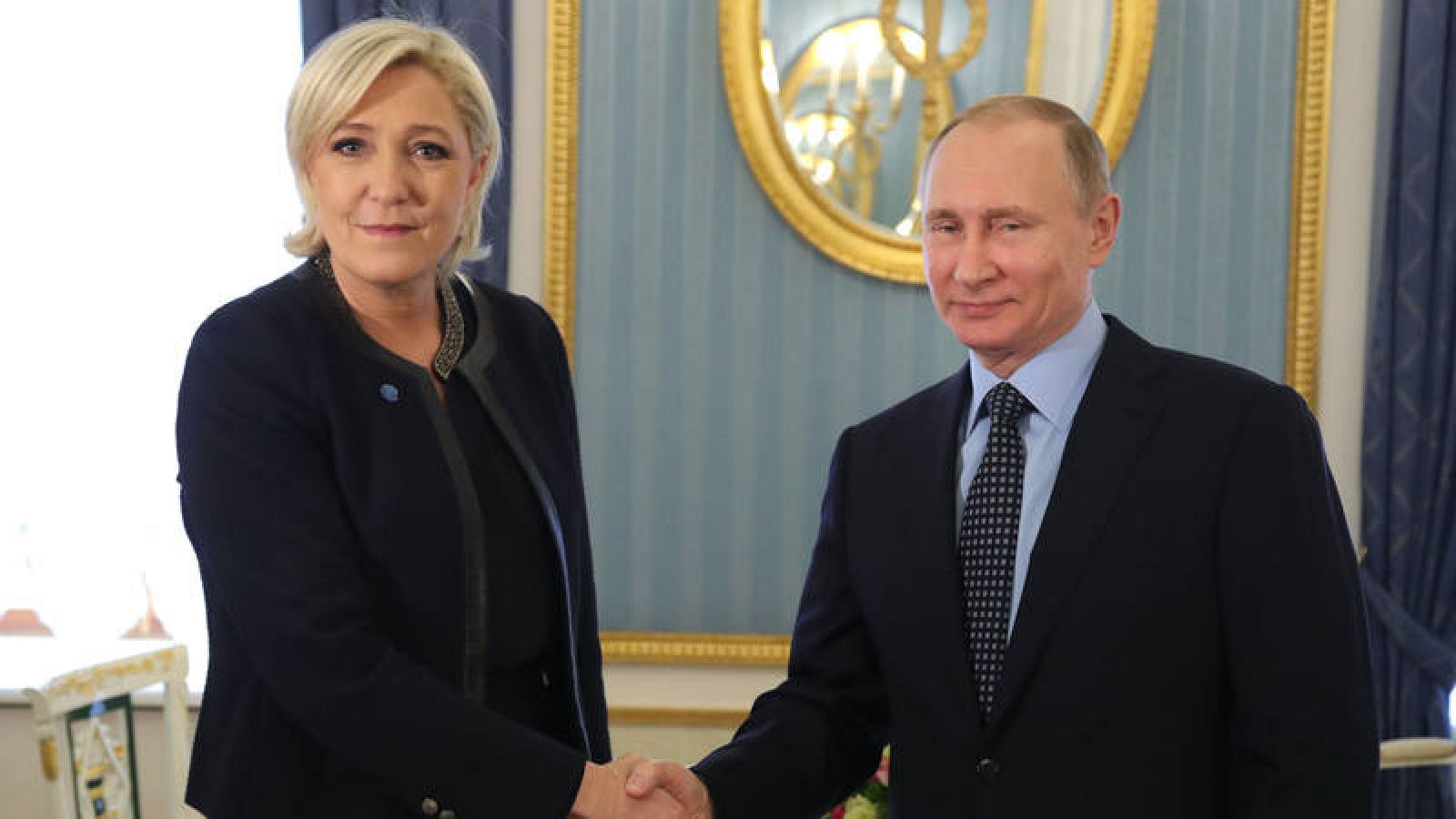  El presidente Vladimir Putin recibe a la candidata a las elecciones presidenciales francesas, Marine Le Pen.