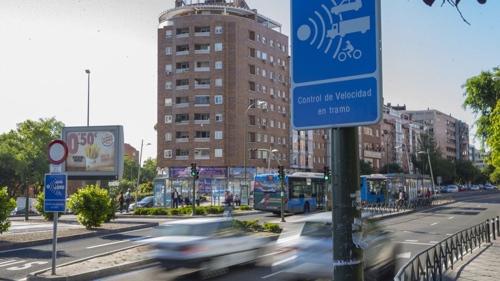 Radar de control en la avenida de Córdoba de Madrid.