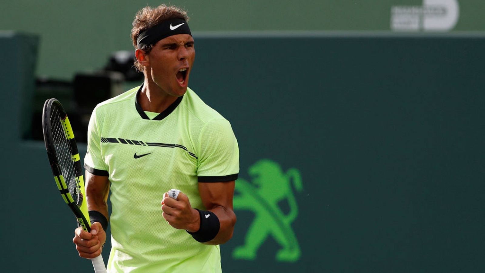 Nadal celebra un punto frente a Kohlschreiber en Miami