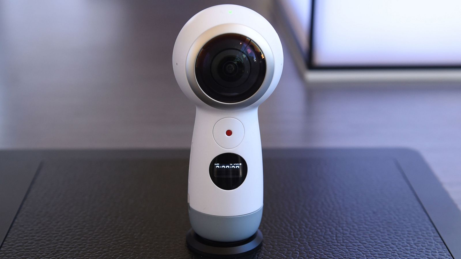 Imagen de la nueva Samsung Gear 360, una cámara de 360 grados con resolución 4K.