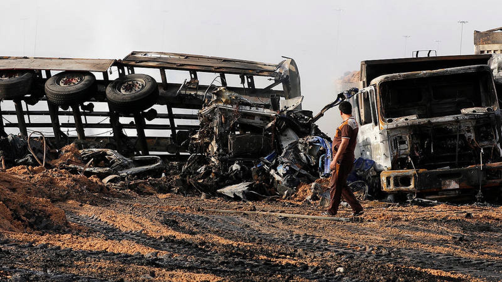 Estado del puesto de control de las fuerzas de seguridad en la zona de Al Daura, al sur de Bagdad, tras el atentado.