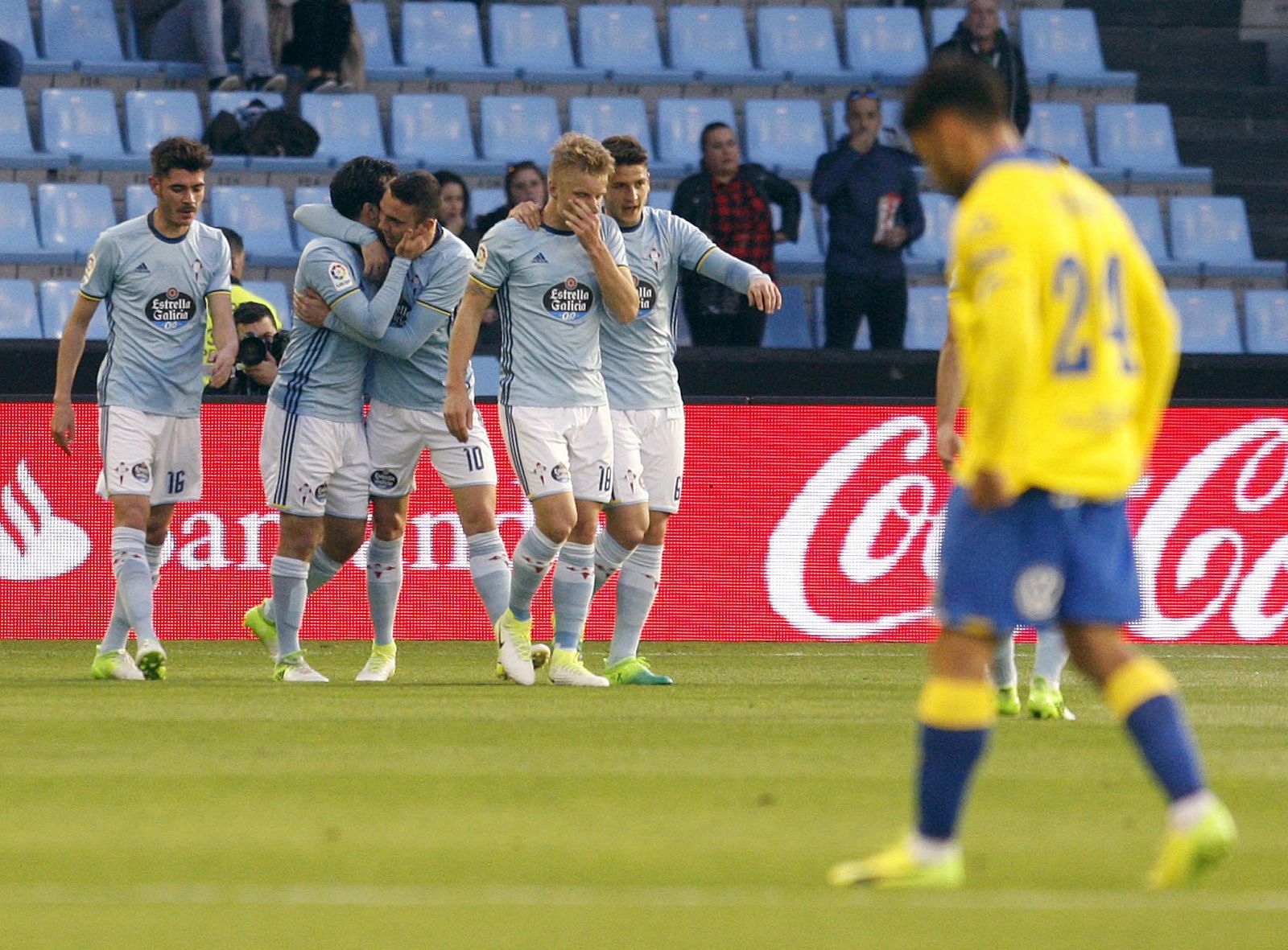 Los jugadores del Celta celebran su primer gol ante la UD Las Palmas.