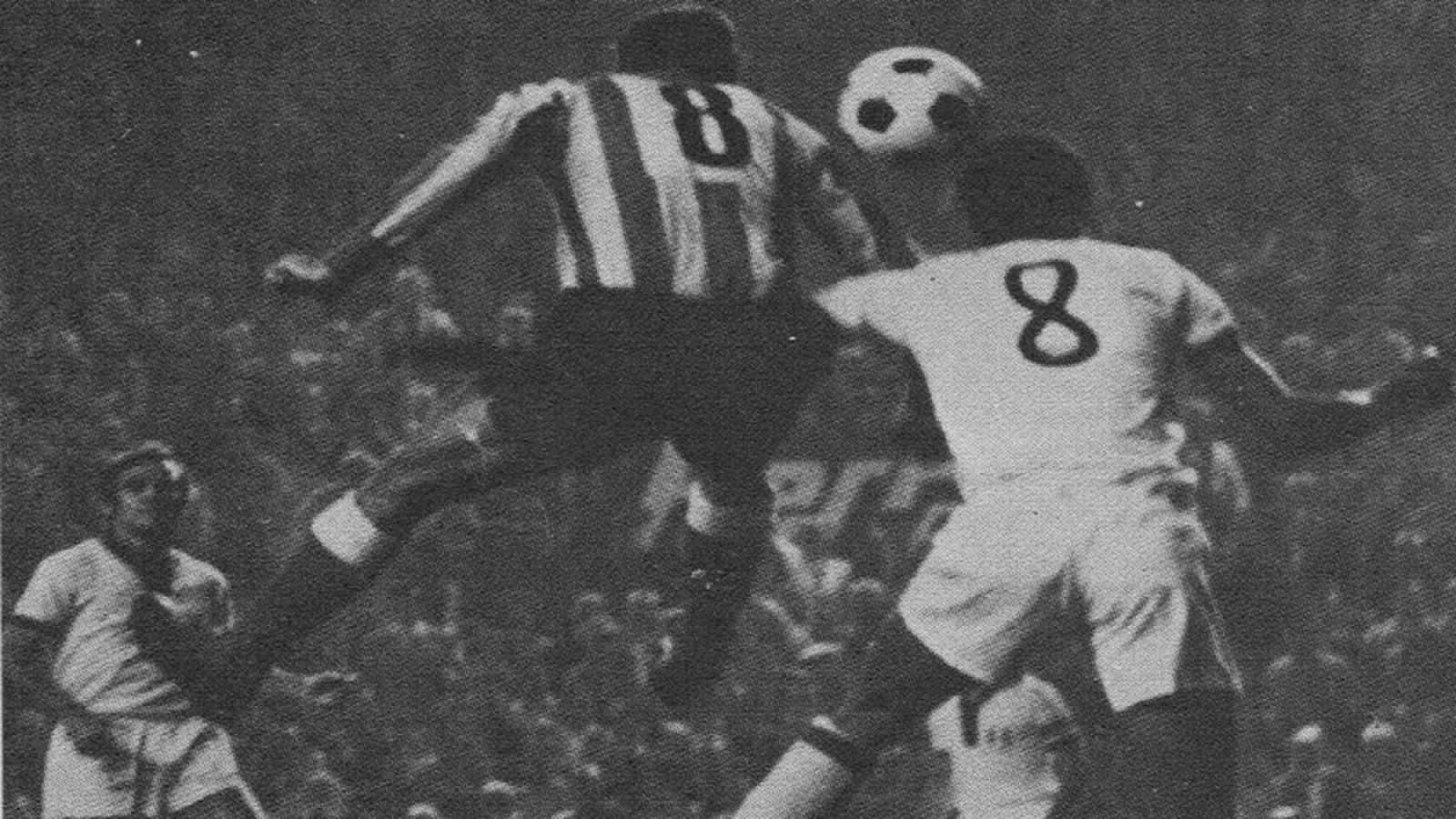 Imagen del partido de Copa de Europa en 1970 entre el Atlético de Madrid y el Cagliari