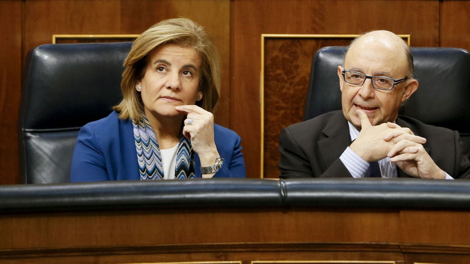 La ministra de Empleo, Fátima Báñez, y el ministro de Hacienda, Cristóbal Montoro, en el Congreso de los Diputados.
