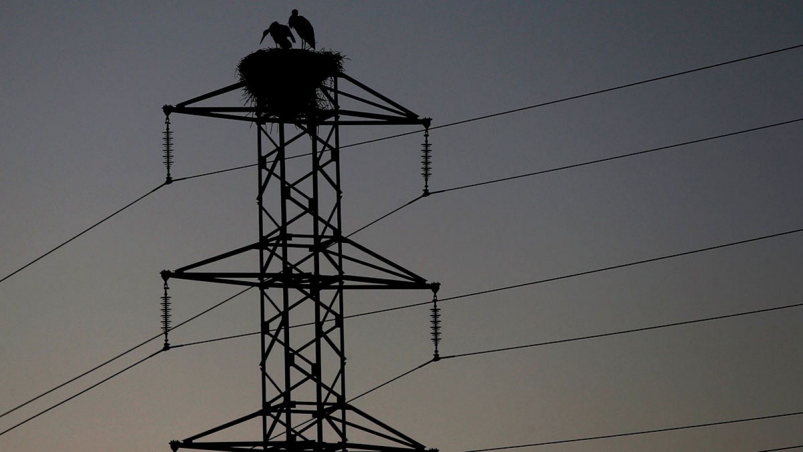 Un tendido eléctrico en Pamplona, Navarra