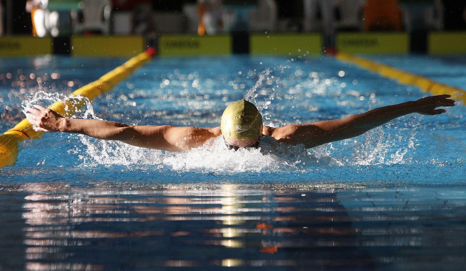 Belmonte, en plena acción en la piscina del complejo Rías do Sur en Pontevedra