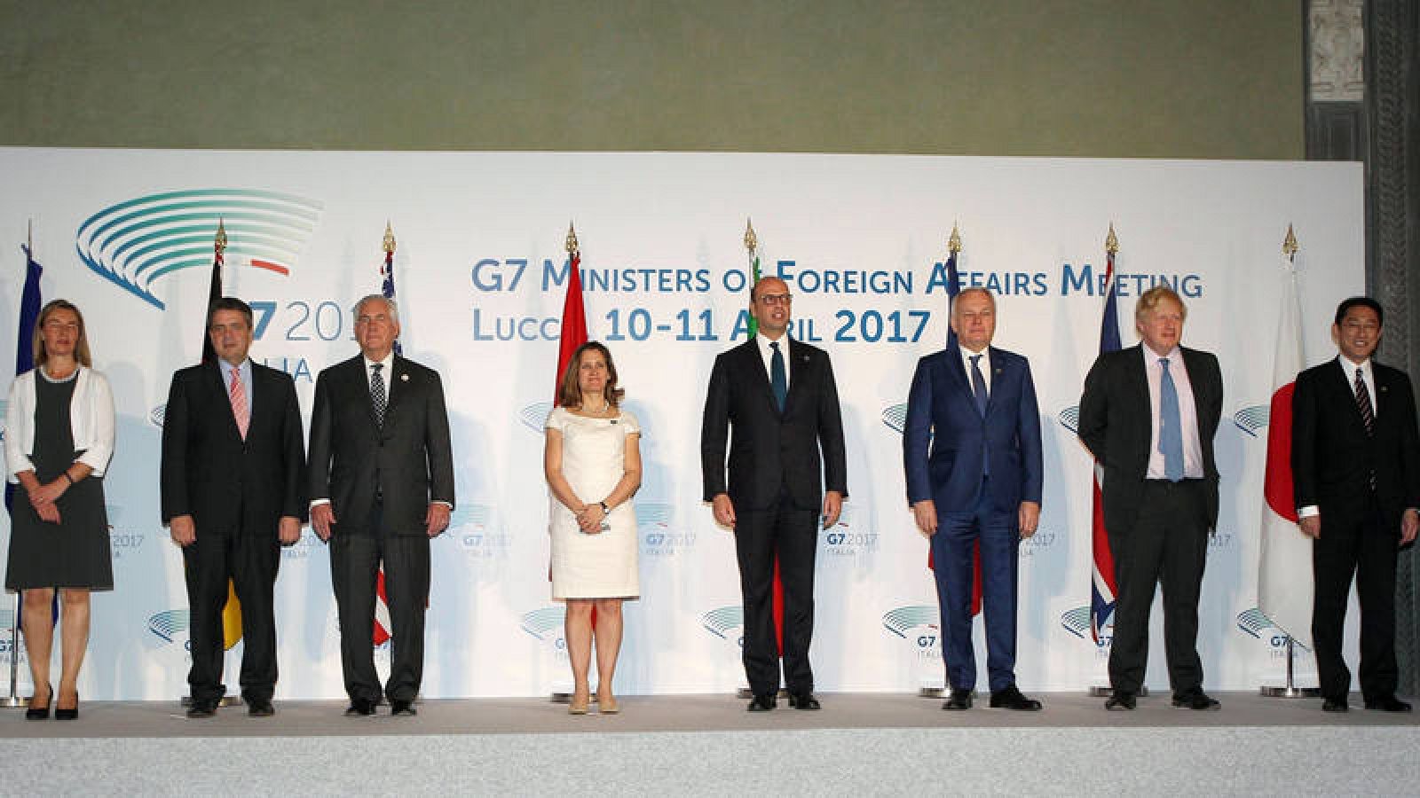 Foto de familia de los jefes de Exteriores de los países del G7 junto a la alta representante de la UE. 
