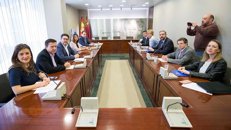 Acaba sin acuerdo la primera reunión entre el PP y Cs para elegir al sucesor de Pedro Antonio Sánchez