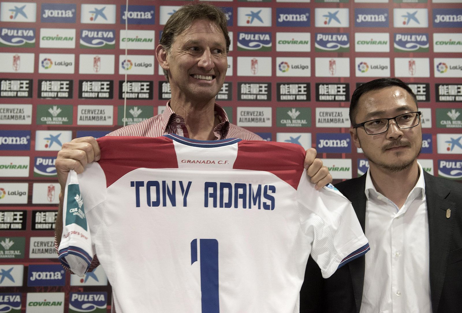 El inglés Tony Adams, nuevo entrenador del Granada.