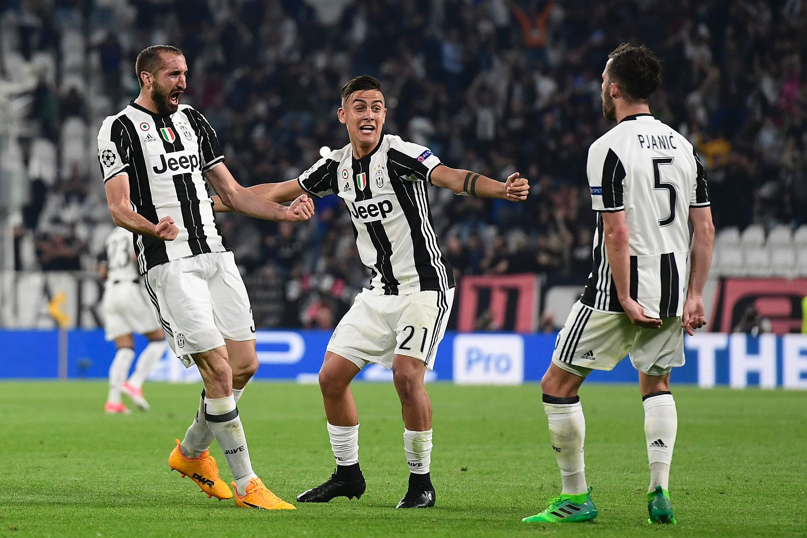 La Juventus celebra el 3-0 ante el Barcelona
