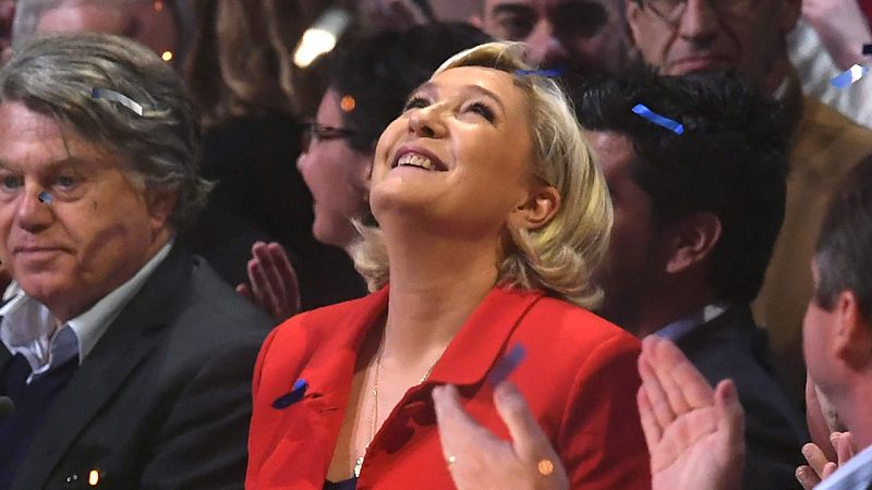La candidata presidencial por el Frente Nacional frances, Marine Le Pen, en un mitin en París
