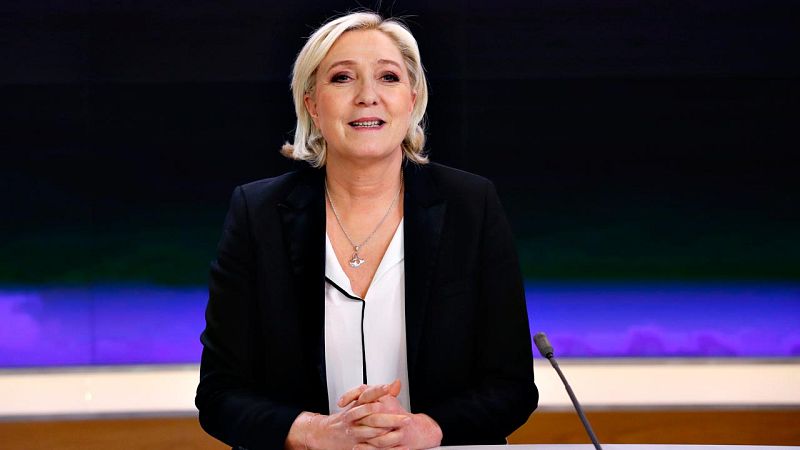 Marine le Pen, en la entrevista en la que ha anunciado que se aparta de la presidencia del Frente Nacional