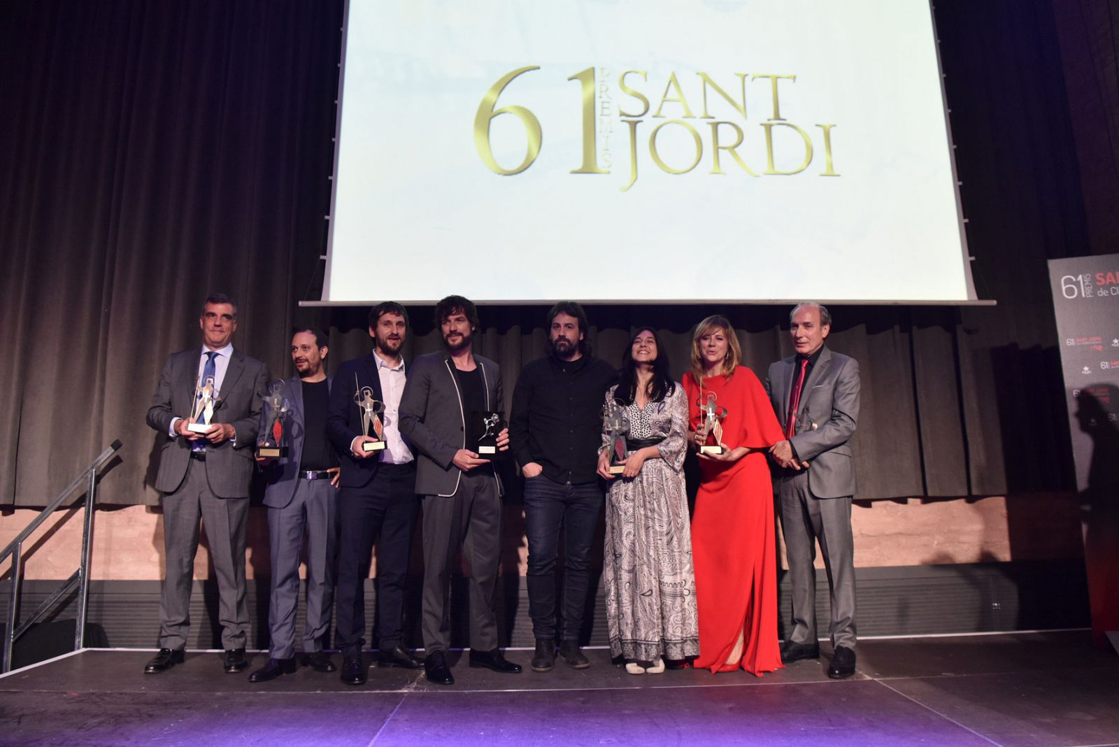 Foto de familia de los premiados este año en los Sant Jordi