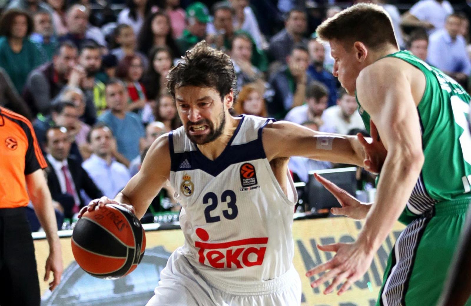 Llull durante el partido ante el Darussafaka.