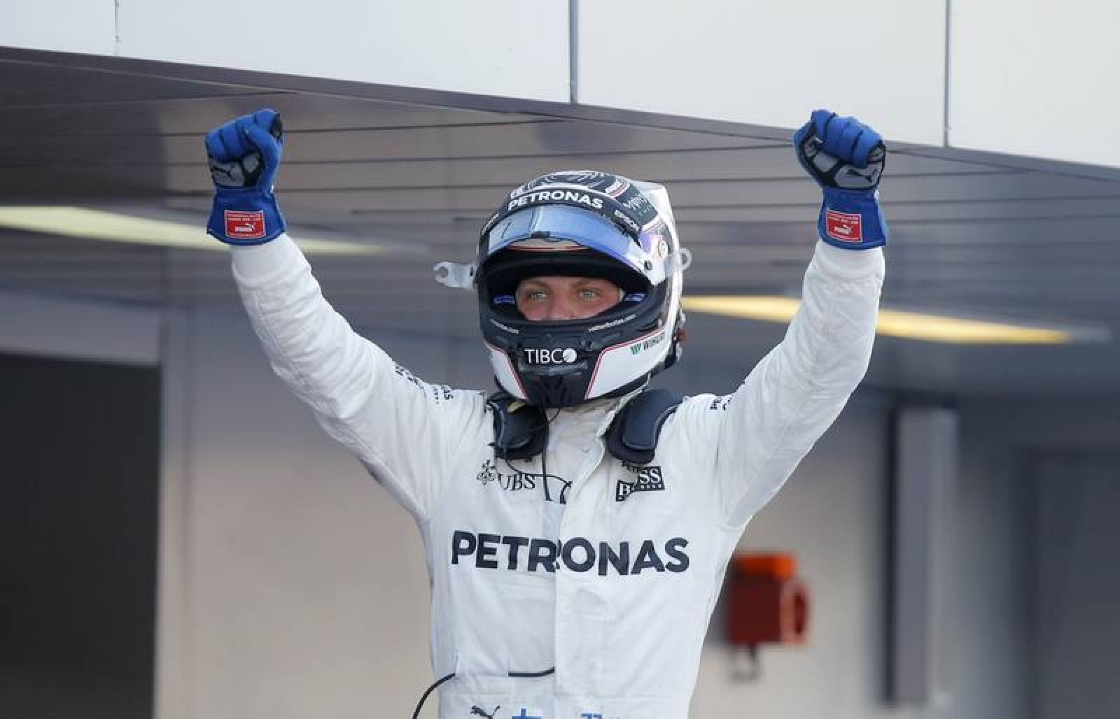 Bottas celebra su victoria en Sochi