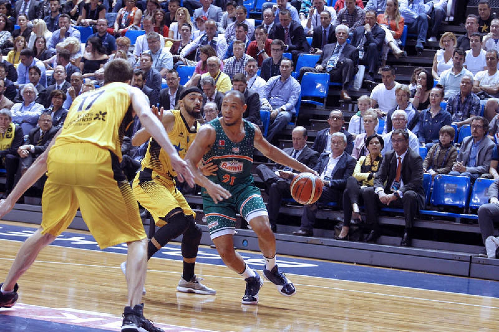 Lance de la final de la Liga de Campeones de baloncesto