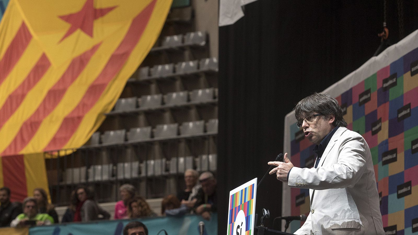 El presidente de la Generalitat, Carles Puigdemont, interviene en la asamblea general de la ANC.