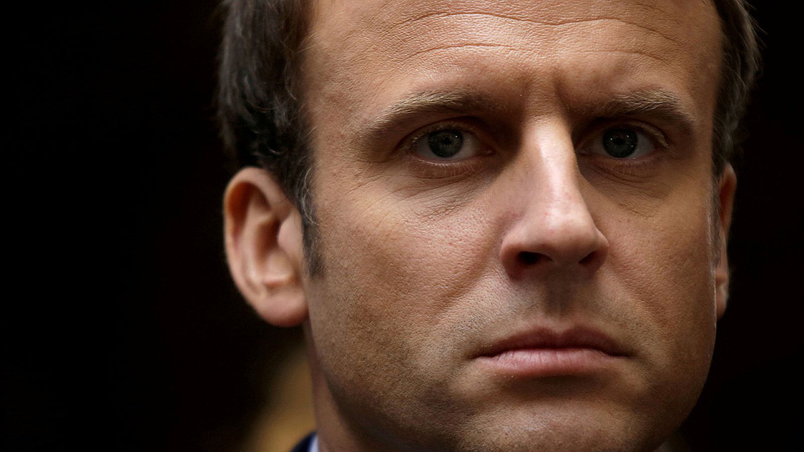 Emmanuel Macron, candidato a la presidencia de Francia, en Oradour-sur-Glane