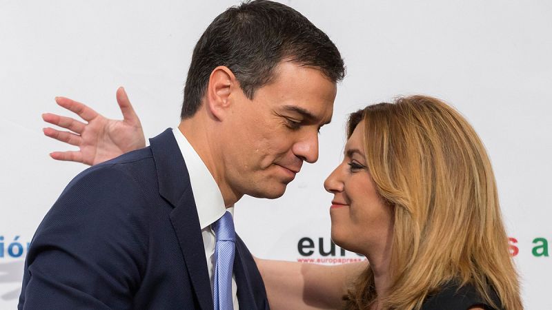 Una imagen de archivo de Susana Díaz y Pedro Sánchez durante un desayuno informativo en Sevilla