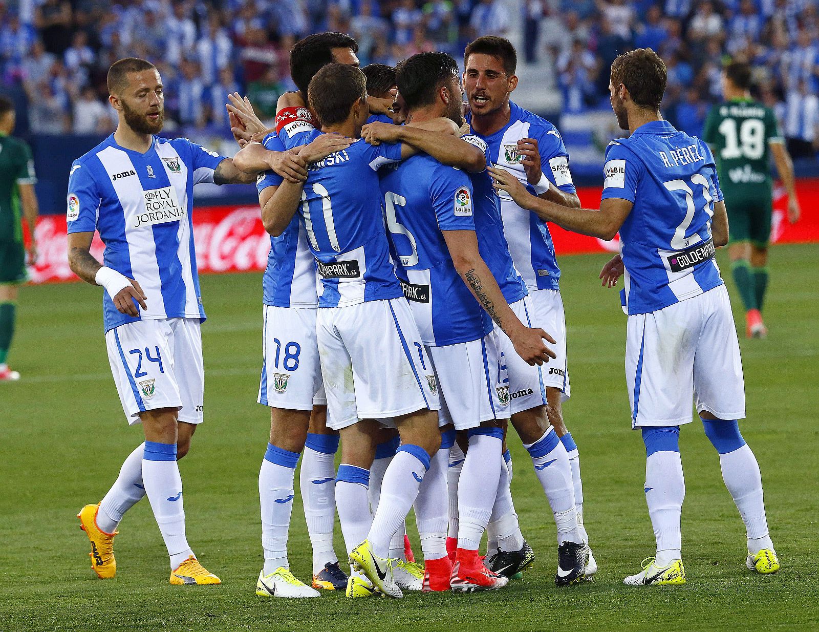 Los jugadores del Leganés celebran el gol marcado por El Zhar ante el Real Betis.