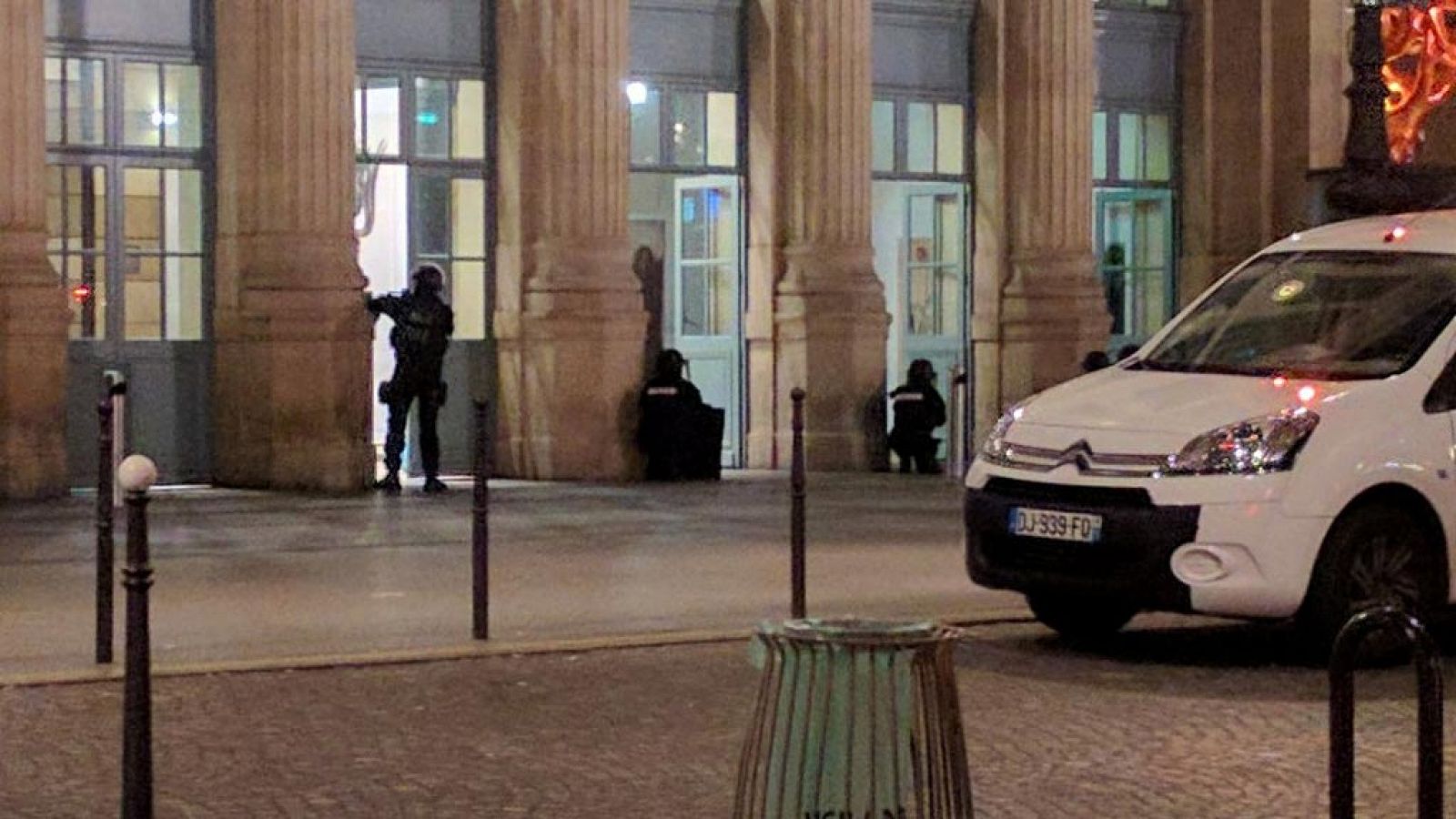 Imagen de la Estación del Norte de París, cuando había sido acordonado