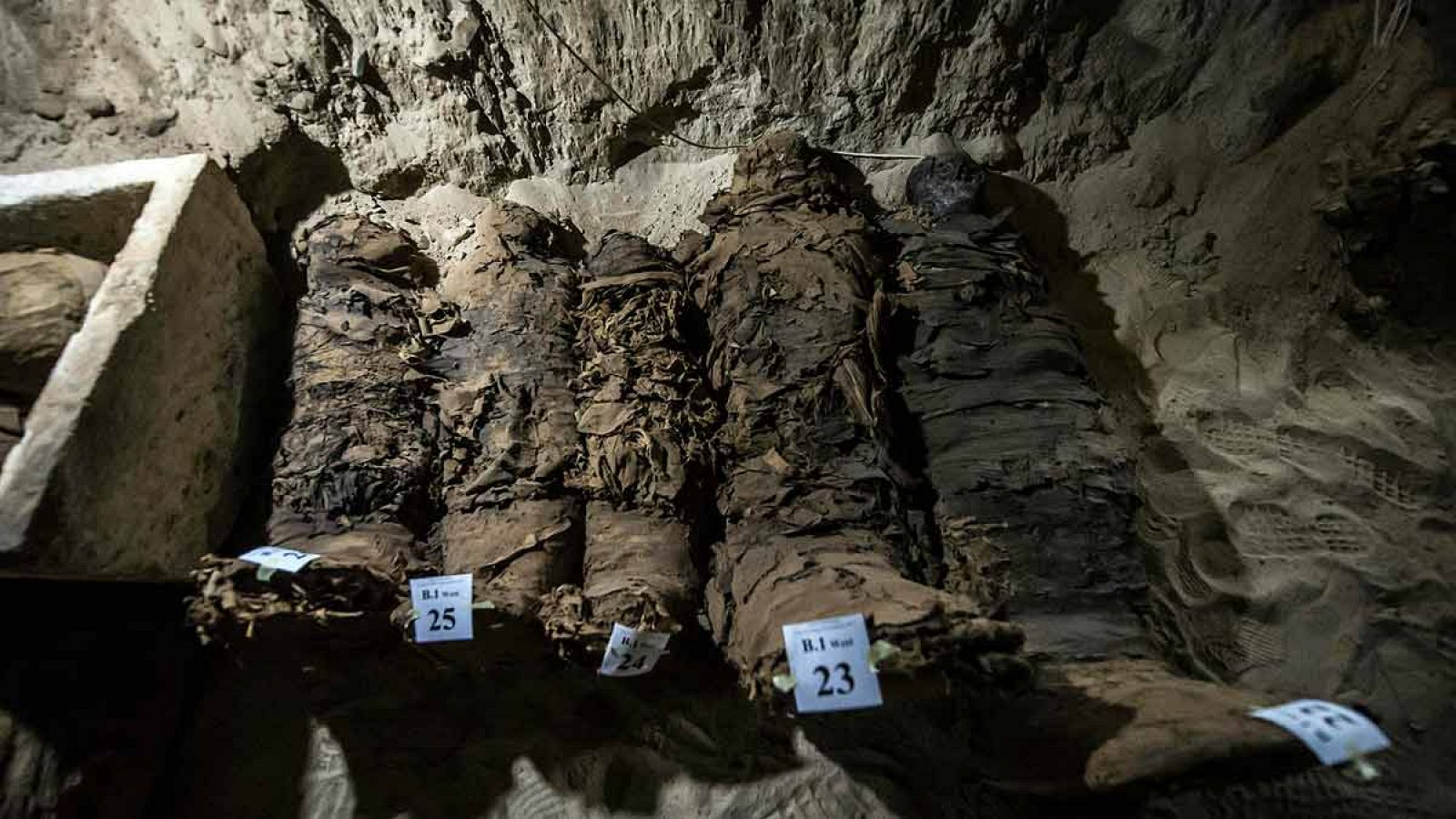 Descubren una cámara funeraria con 17 momias y varios sarcófagos en el valle del Nilo