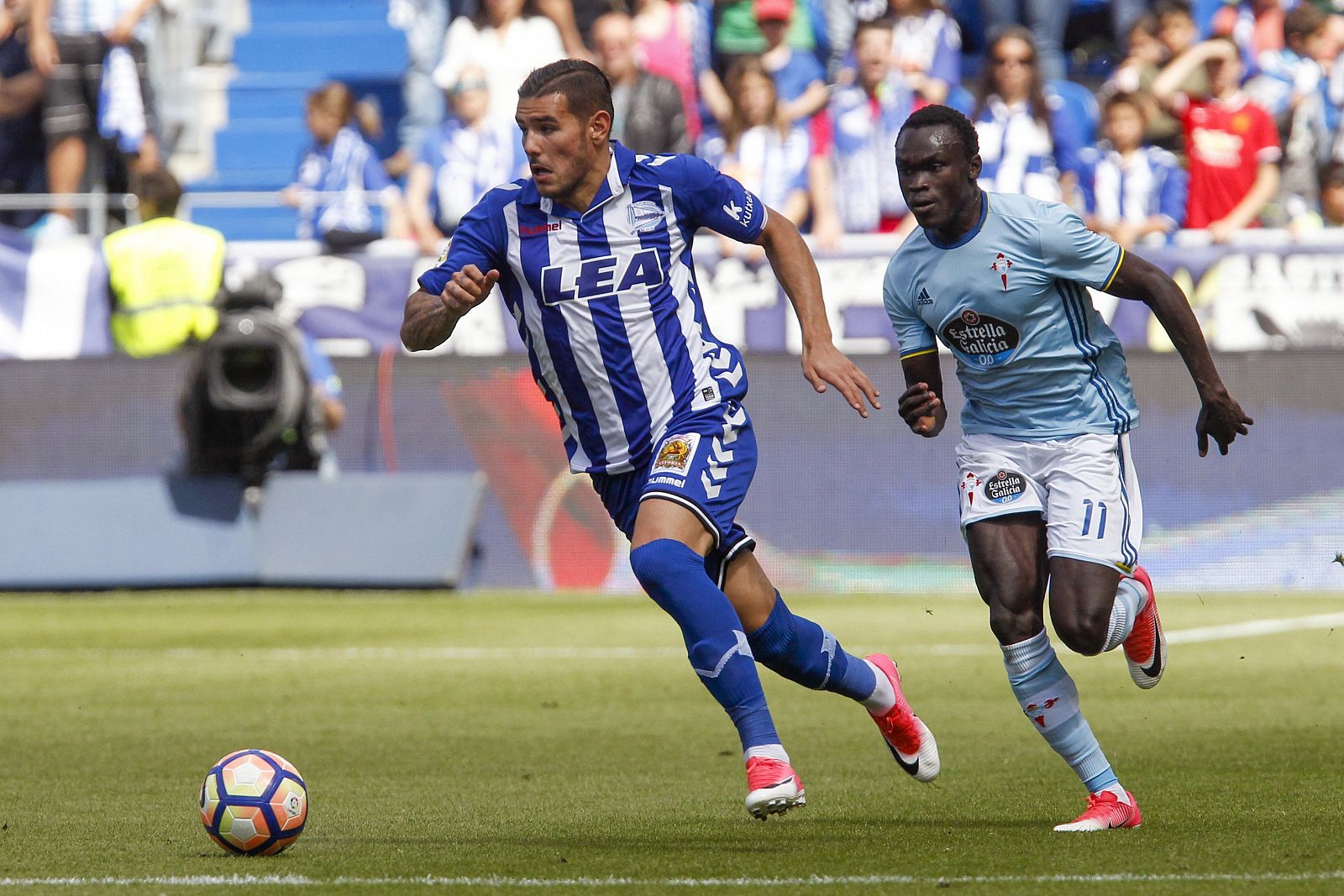 El defensa francés del Alavés Theo Hernández.