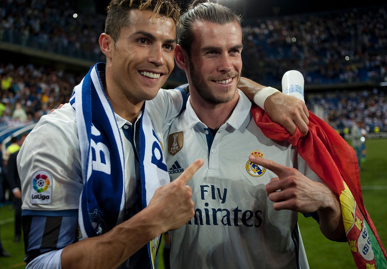 Cristiano posa con Bale tras ganar la Liga en la Rosaleda.