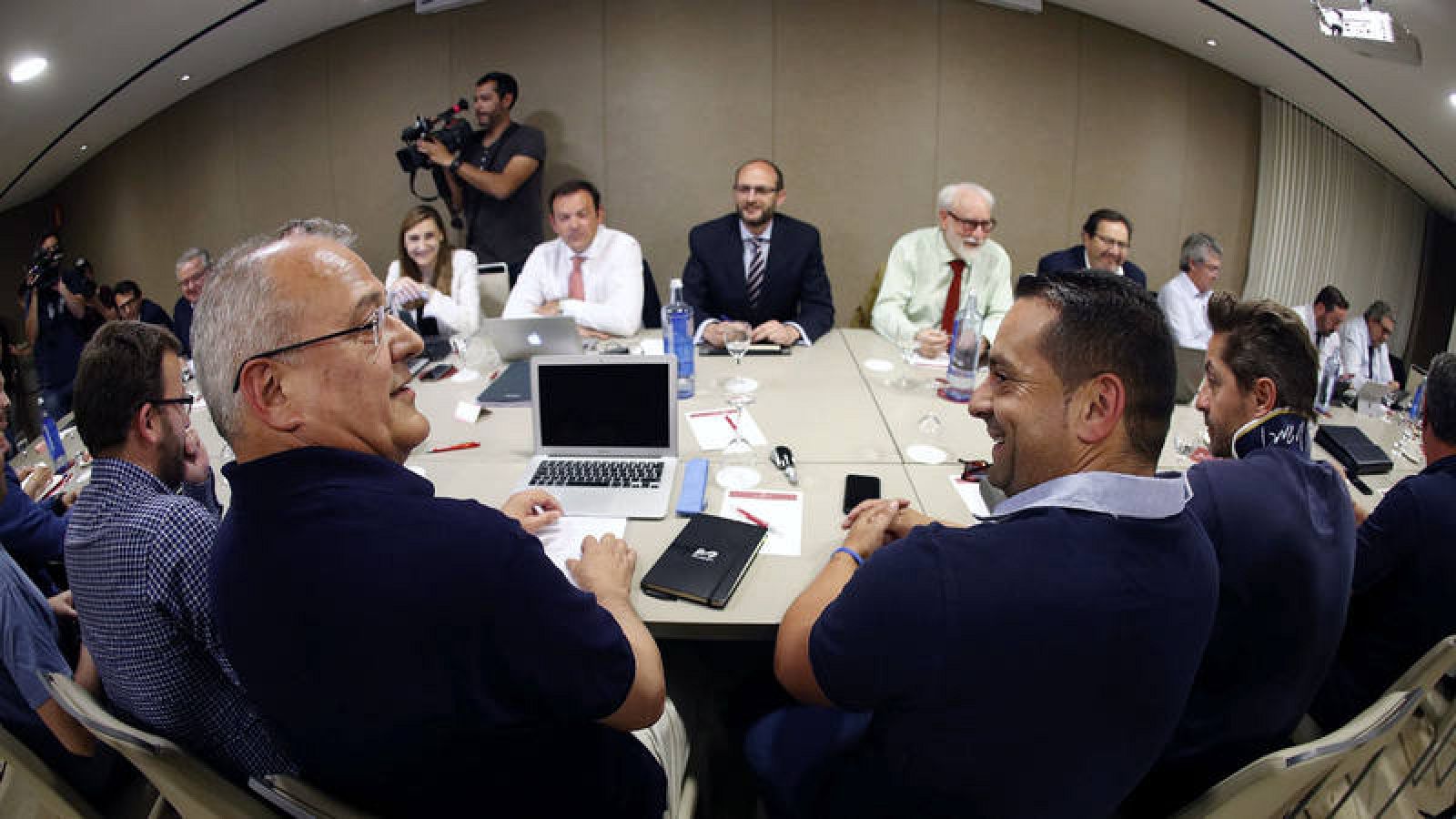 Los sindicatos de los estibadores y la patronal se han reunido tras la convalidación del real decreto ley