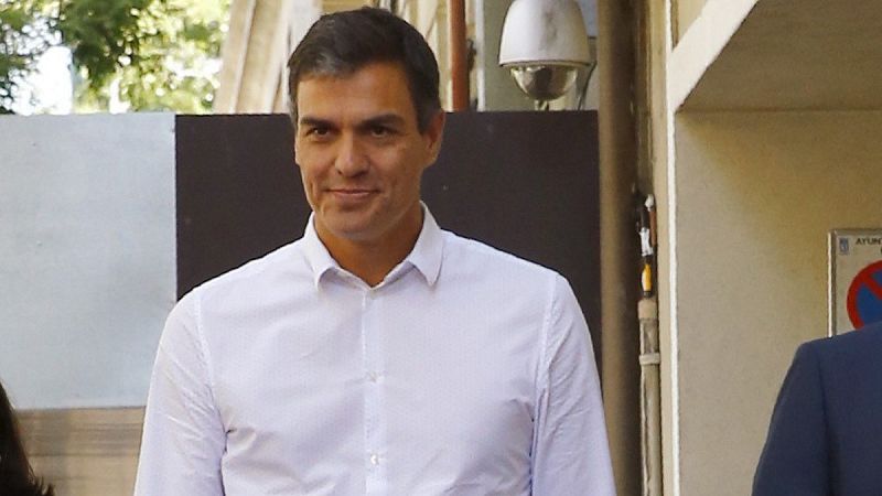 Pedro Sánchez a su llegada a la sede del partido en Madrid