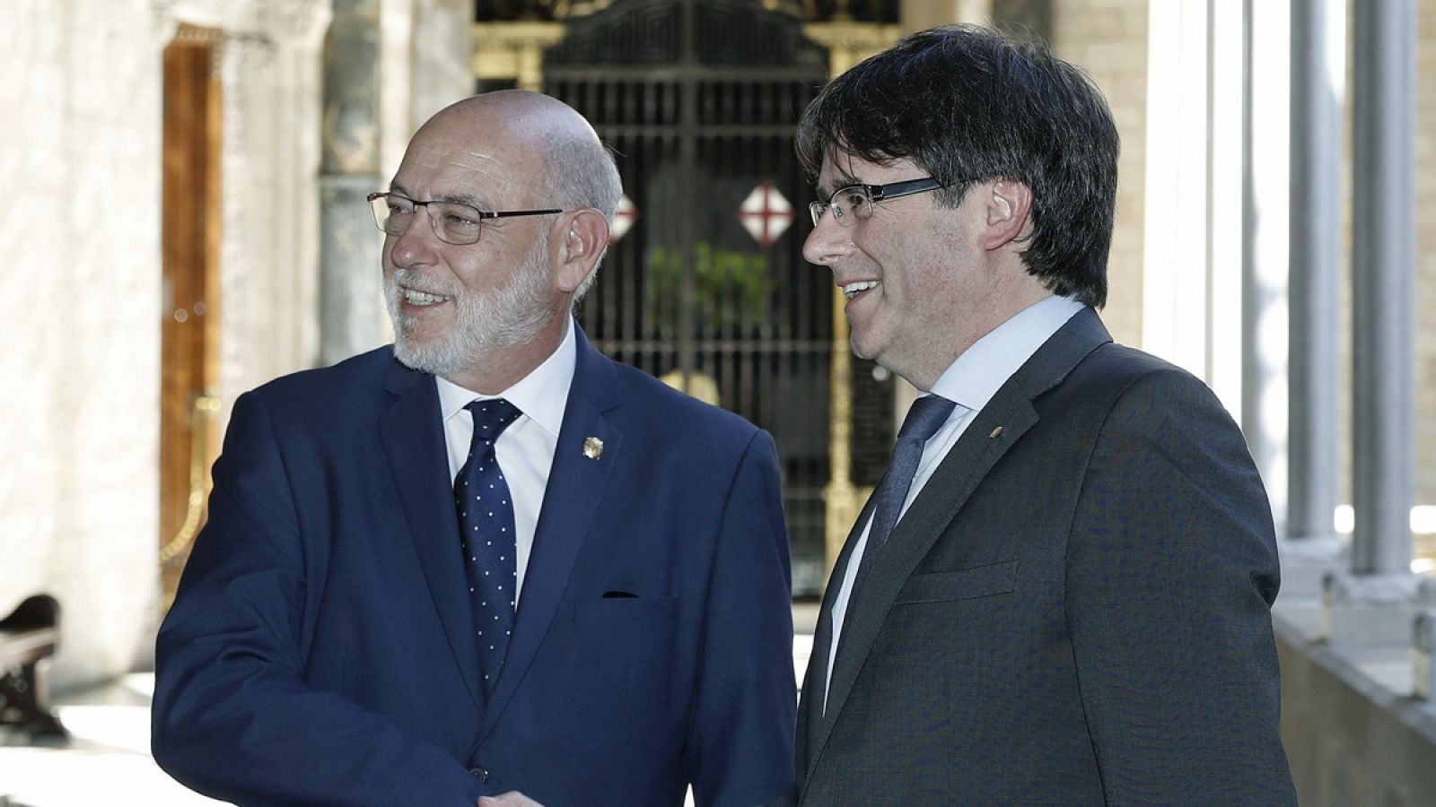 El presidente de la Generalitat, Carles Puigdemont, recibe al fiscal general del Estado, José Manuel Maza