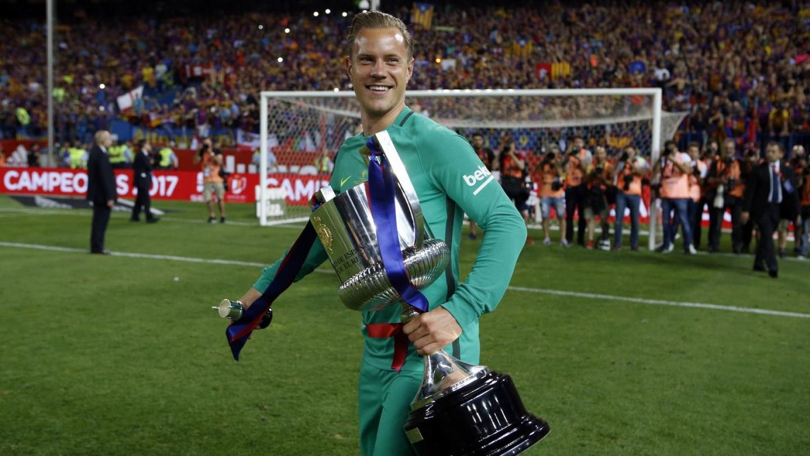 Ter Stegen renueva con el Barça