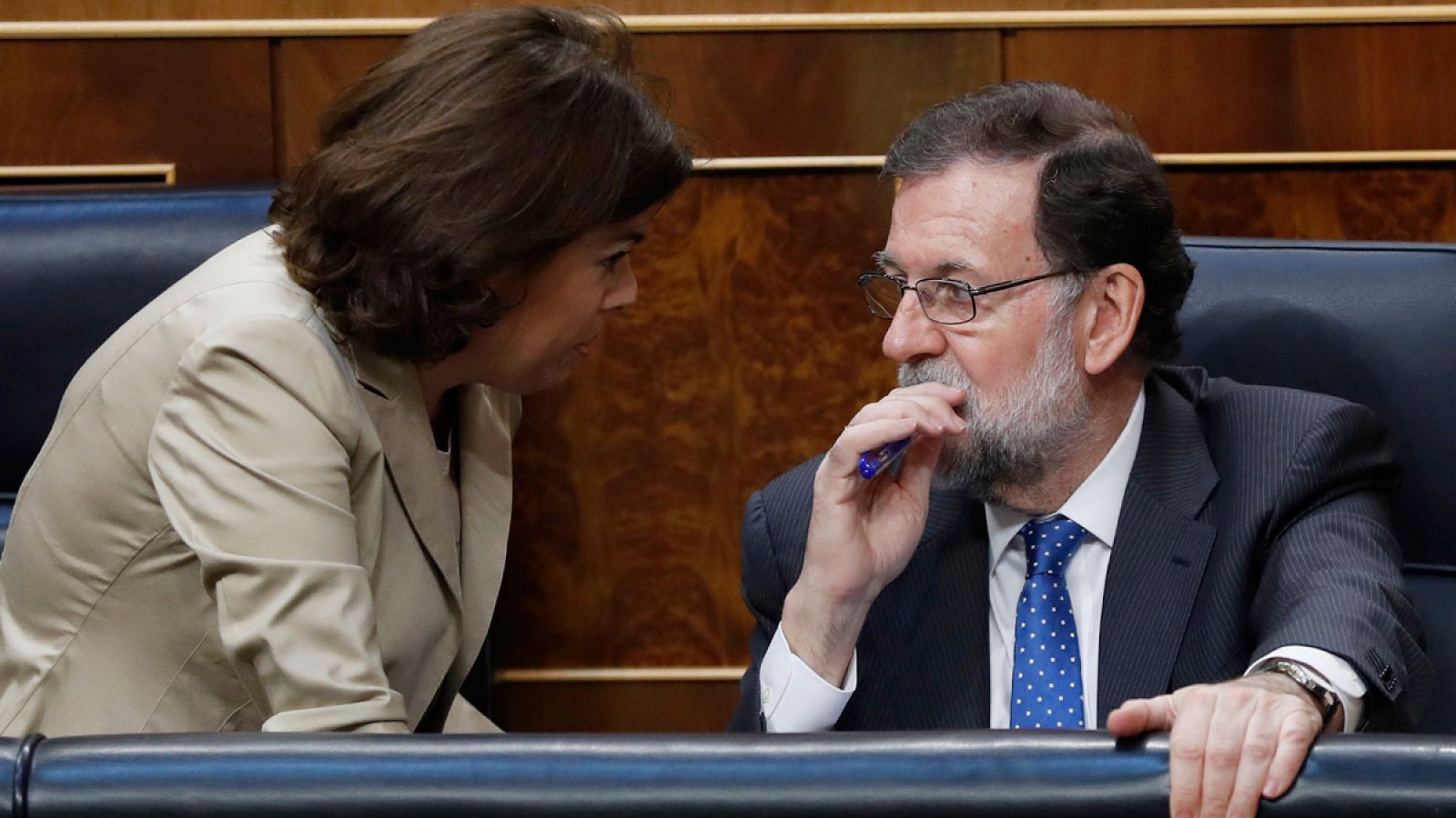 Mariano Rajoy y Soraya Sáenz de Santamaría, en el hemiciclo del Congreso