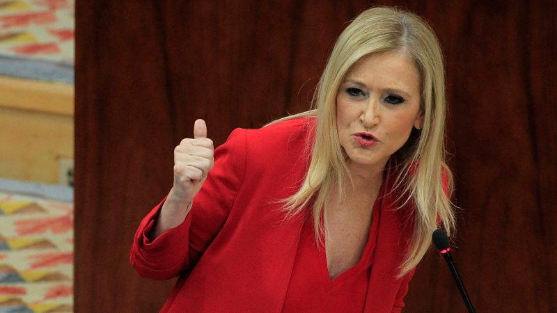 La presidenta de la Comunidad de Madrid, Cristina Cifuentes, en el pleno de la Asamblea regional