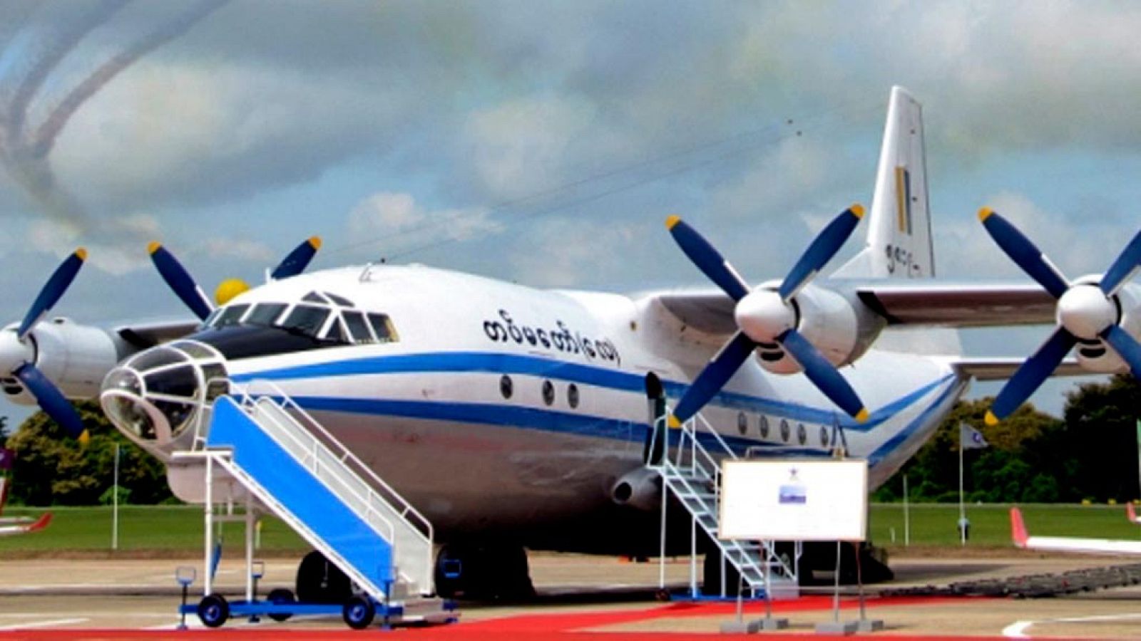 Imagen de archivo de un avión Shaanxi Y-8, como el que se estrelló en Birmania este miércoles