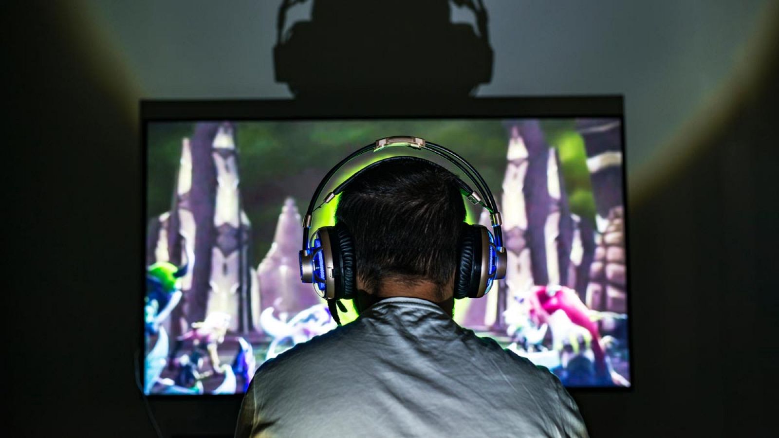 La industria de videojuego lidera el sector de ocio audiovisual en España, significativamente más que el cine y la música juntos.