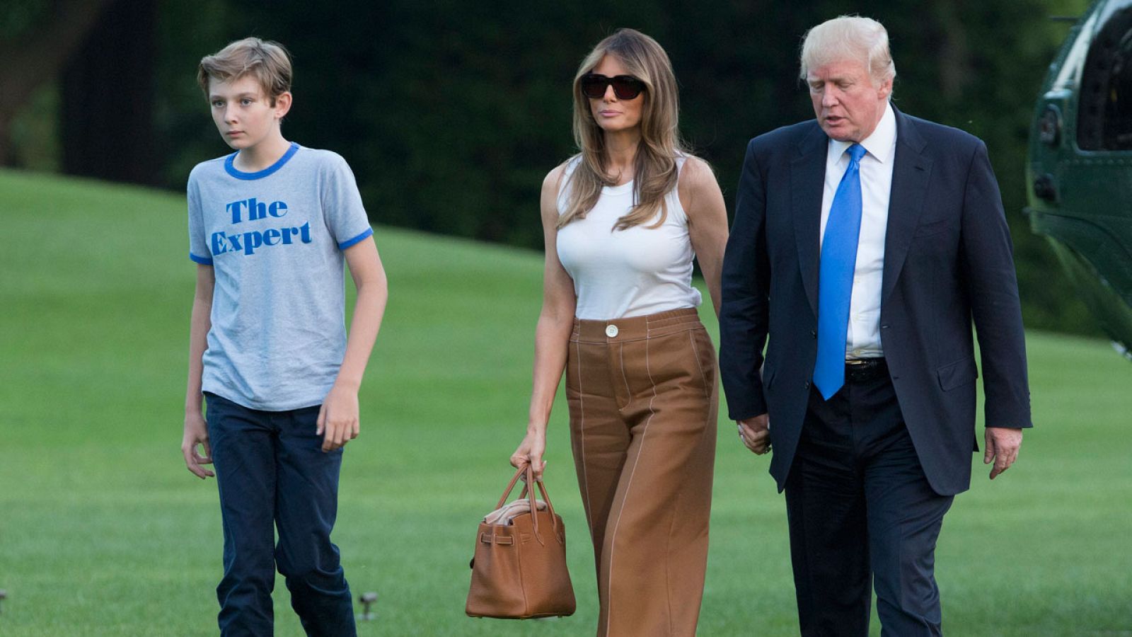 El presidente de EE.UU., Donald J. Trump, Melania y Barron regresan juntos a la Casa Blanca para instalarse oficialmente.