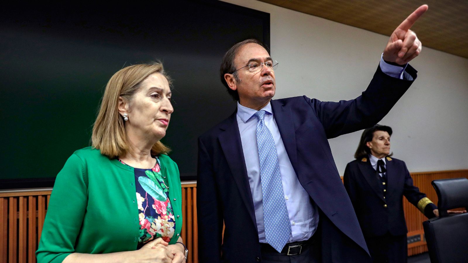 El presidente del Senado, Pío García-Escudero, junto a la presidenta del Congreso, Ana Pastor