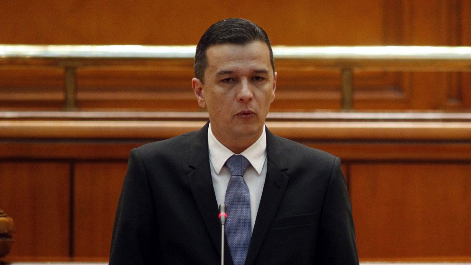 Sorin Grindeanu, primer ministro rumano en la votación de su investidura