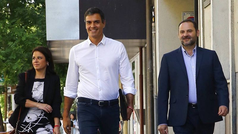 Sánchez y sus dos nuevas figura clave: Ábalos y Lastra.
