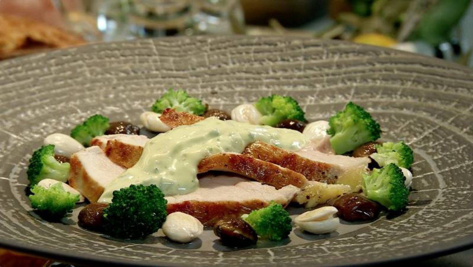  Filete de pechuga de pava negra con bearnesa de aove variedad royal