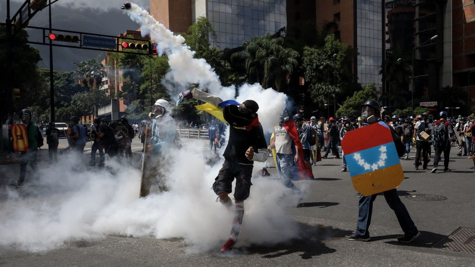 Manifestación de la oposición venezolana en apoyo a la fiscal Luisa Ortega