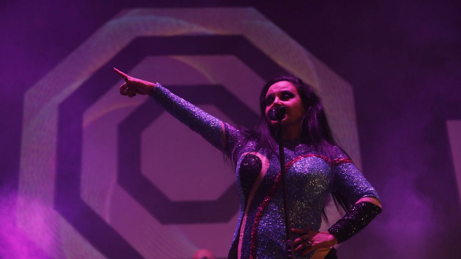 La cantante Olvido Gara 'Alaska' y su grupo, Fangoria, en la madrileña Puerta del Sol, durante el concierto que han ofrecido en el inicio del World Pride 2017 el miércoles 28 de junio de 2017.