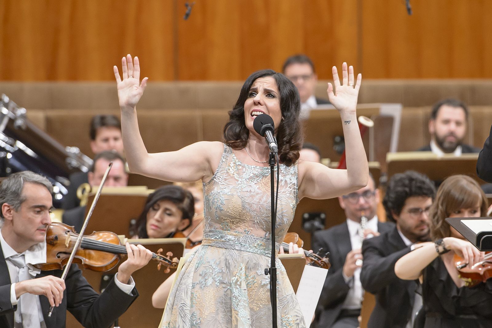 Diana Navarro en un momento de su concierto, anoche