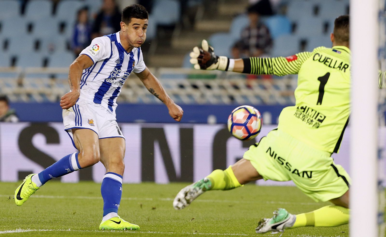 Yuri marca un gol al Sporting en un partido de la pasada Liga