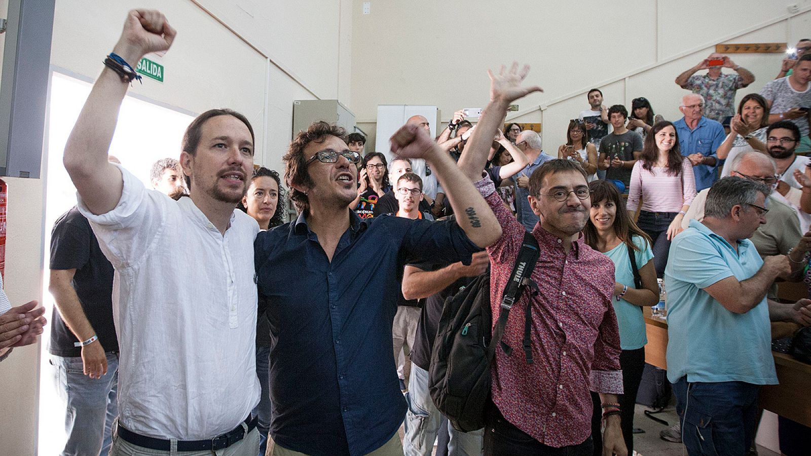 Pablo Iglesias, junto al alcalde de Cádiz, José María González 'Kichi' y Juan Carlos Monedero, en un curso de verano de Podemos en Cádiz