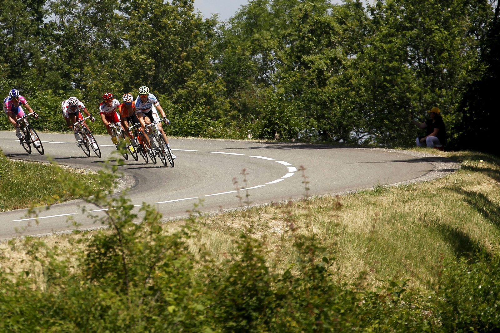 Un momento de una etapa por el macizo del Jura en el Tour de 2010